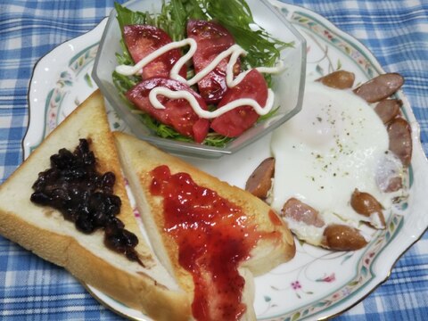 ウインナーエッグと水菜トマトサラダとトースト☆